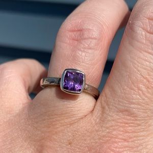 STERLING SILVER AMETHYST RING